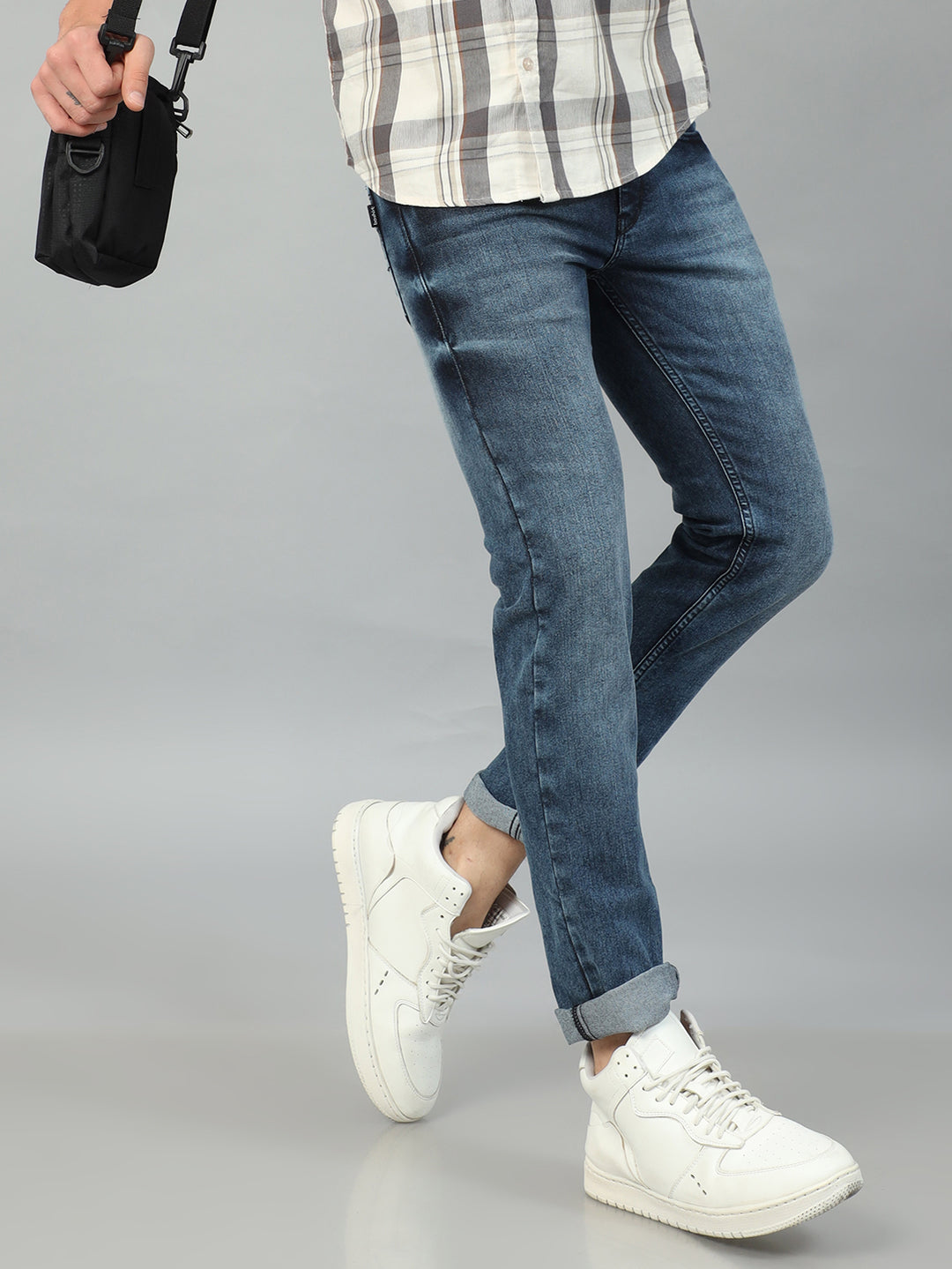 Mid Blue Solid Slim Fit Jeans Jeans Bushirt