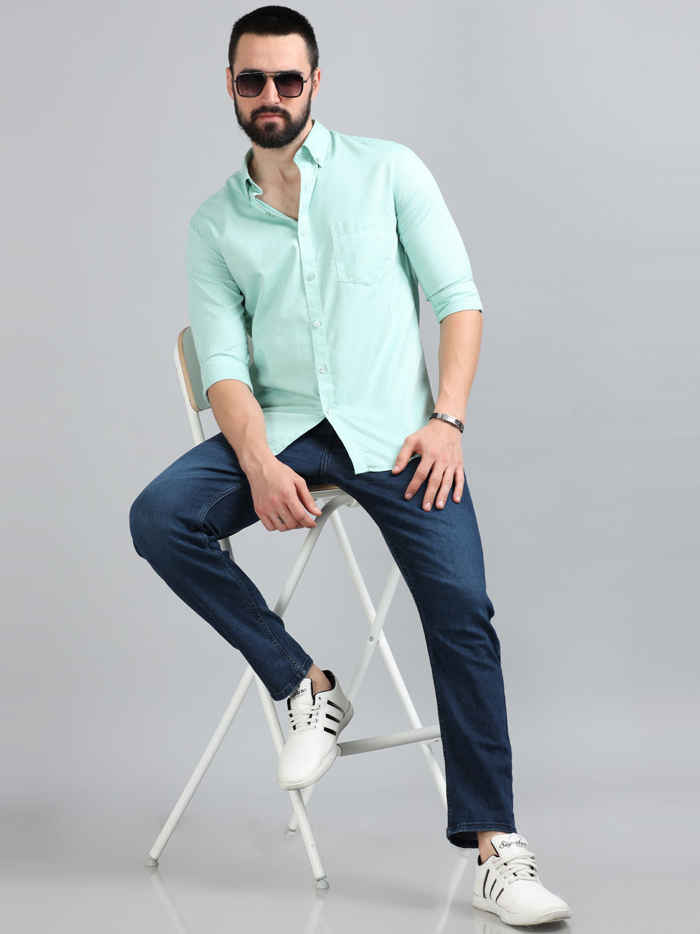 Dark Blue Solid Slim Fit Jeans Jeans Bushirt