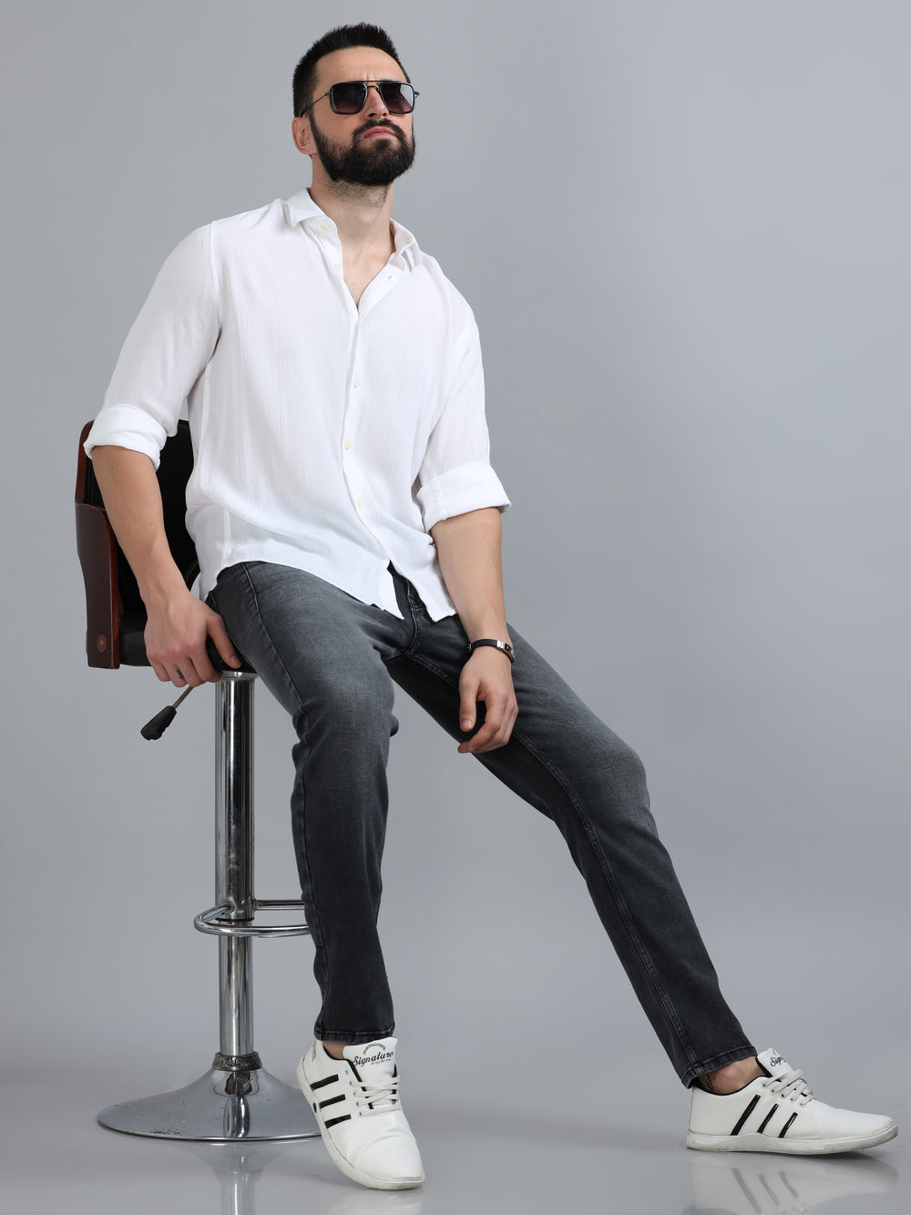 Charcoal Grey Solid Slim Fit Jeans Jeans Bushirt