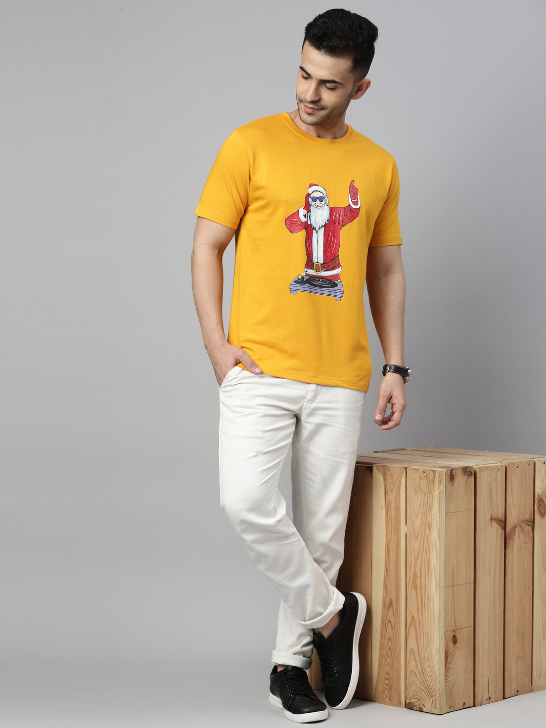 DJ Santa In the House T-Shirt Graphic T-Shirts Bushirt