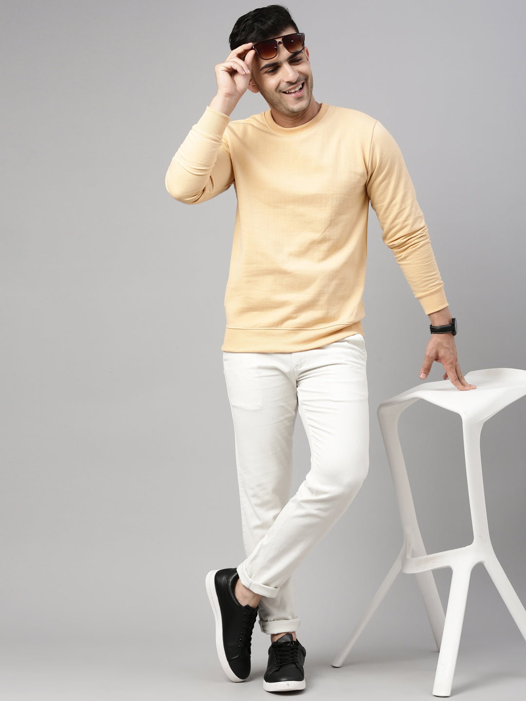 Beige Solid Sweatshirt Sweatshirt Bushirt